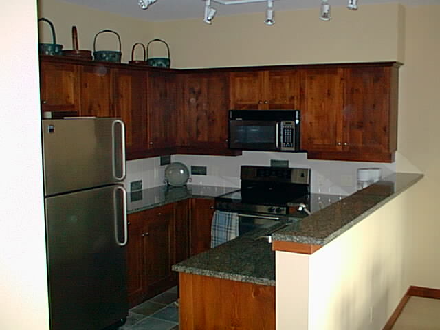 Whistler Accommodation Taluswood The Bluffs 11 Kitchen